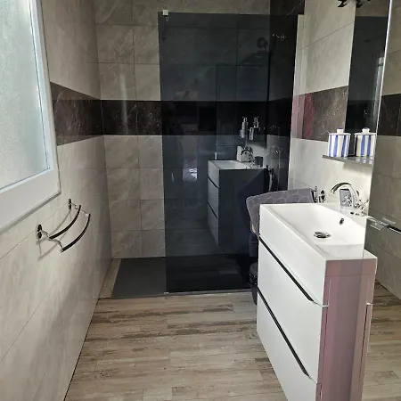 Maison A 450m De La